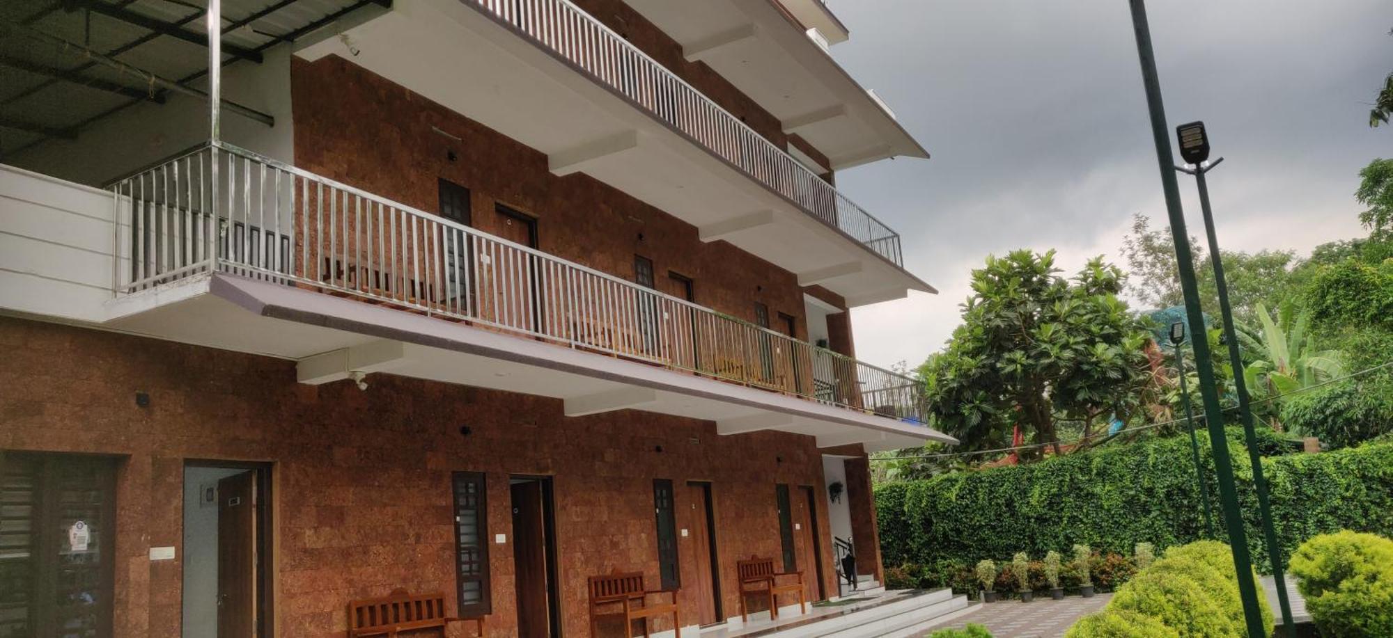 Dolphin Enclave Service Studio Apartments Kalpetta Exteriör bild