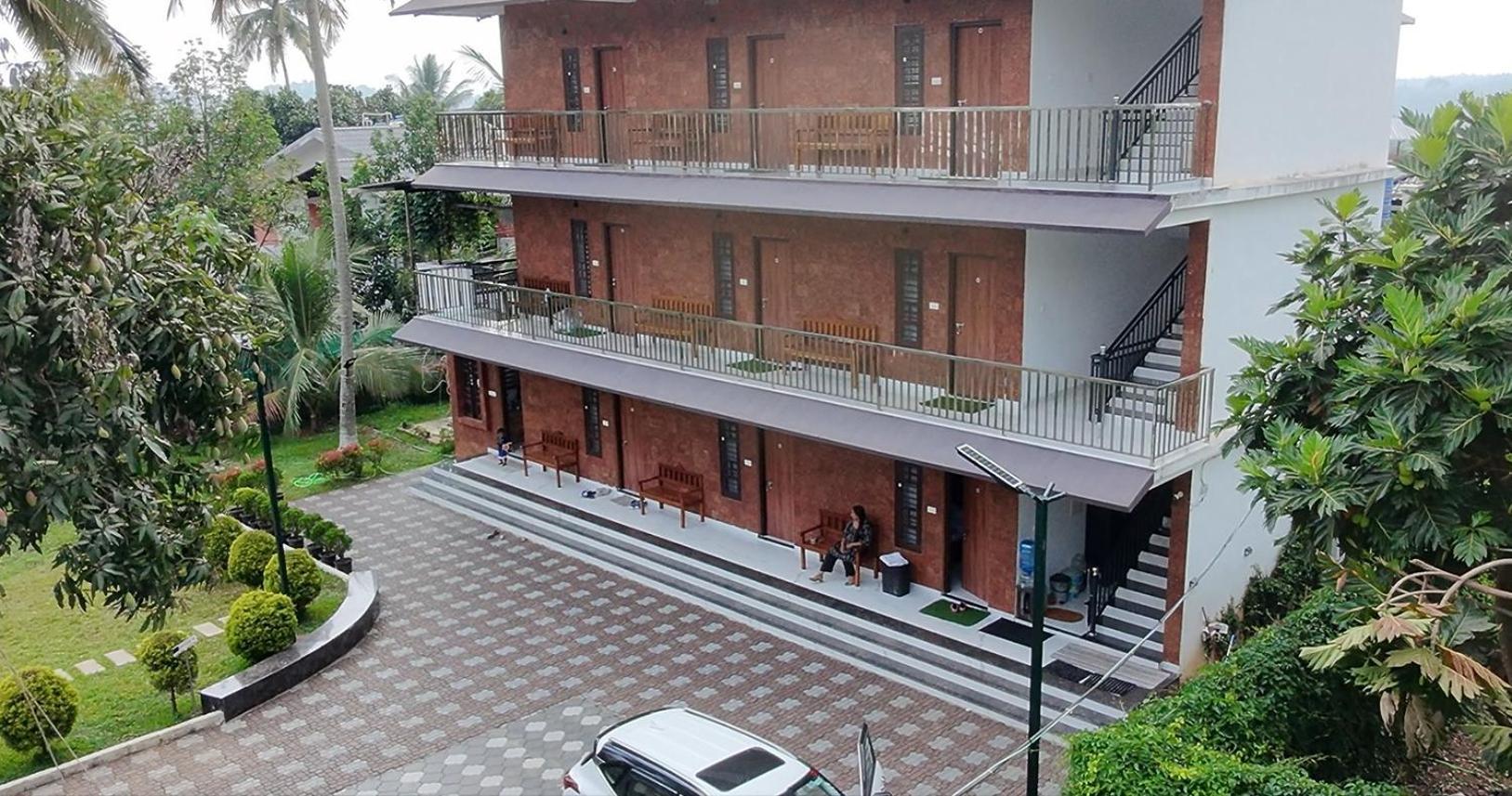 Dolphin Enclave Service Studio Apartments Kalpetta Exteriör bild